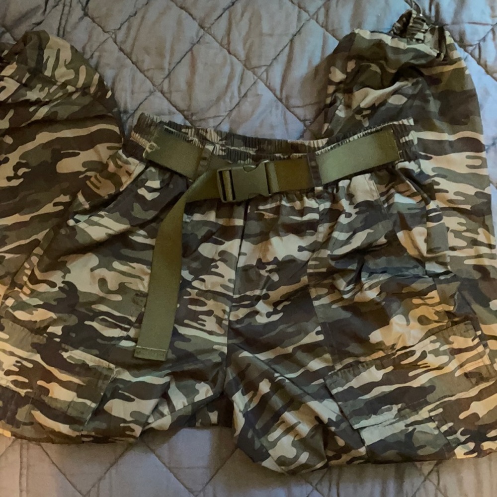 Baggy camo pants